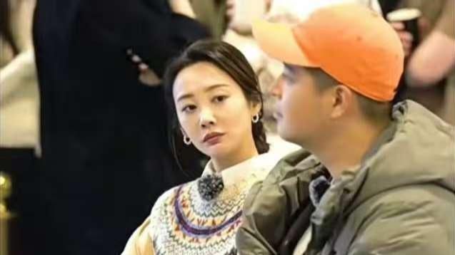 马頔抱李纯前的八百个假动作：黏糊夫妻的甜蜜反差