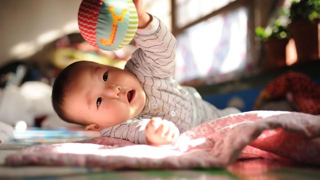 宝宝这4个“怪行为”，竟是藏不住的爱！妈妈别误读