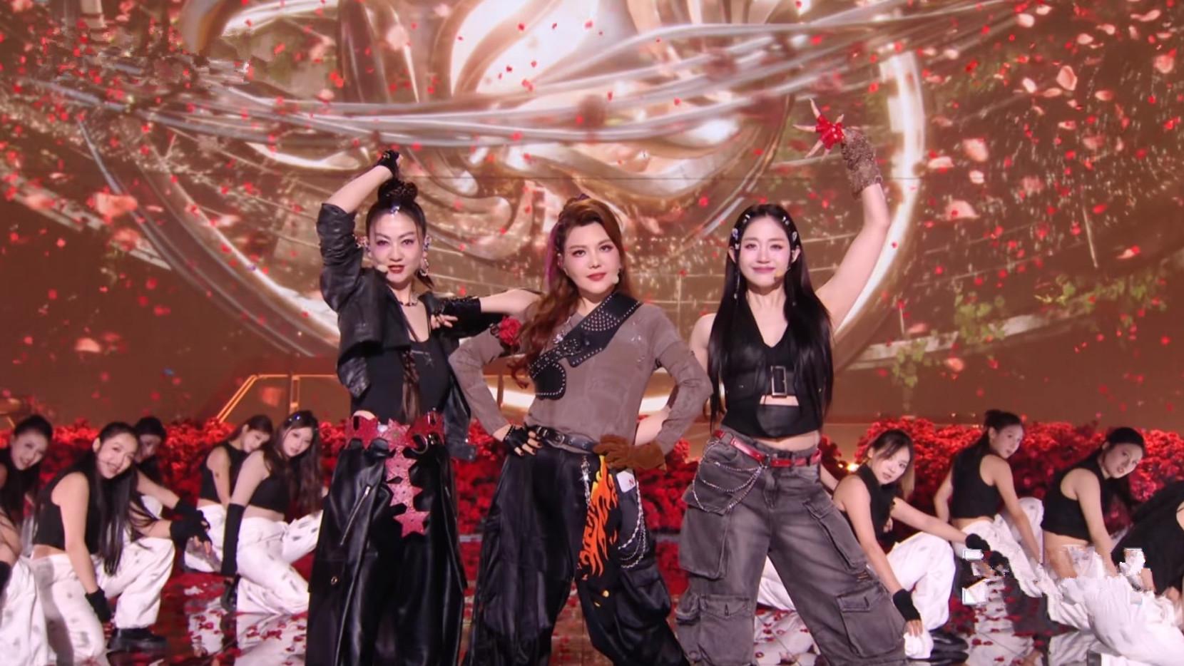 从正一到倒一，还送走“女儿”者来女，乌兰图雅浪姐行如坐过山车