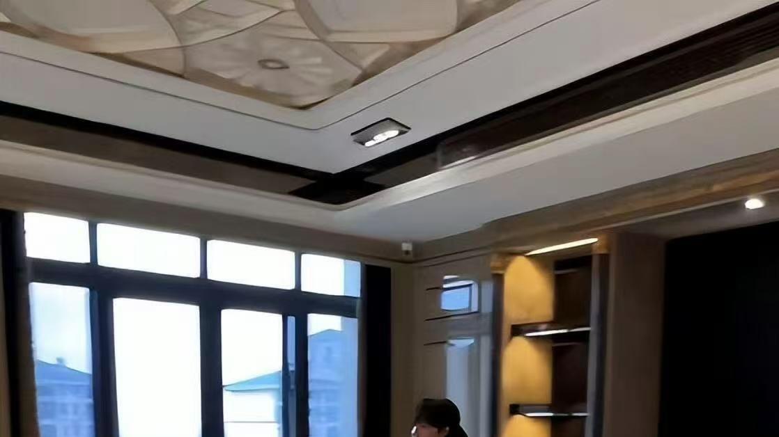 白冰被全网禁言！妻子江梦瑶曝其现状，长期炫富无底线难怪塌房