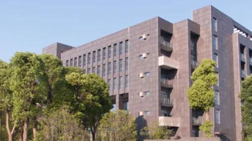 从摩洛哥跑路，重仓阿曼！  中国锂电出海，正在经历一场大洗牌