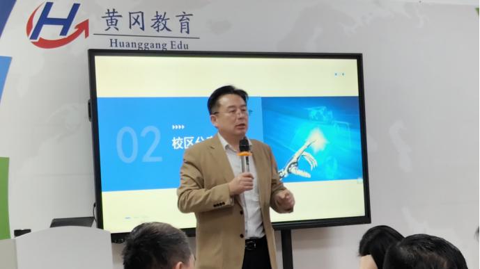 从黄冈名师到AI教育领航者：毛培伟的34年教育深耕与破局之路