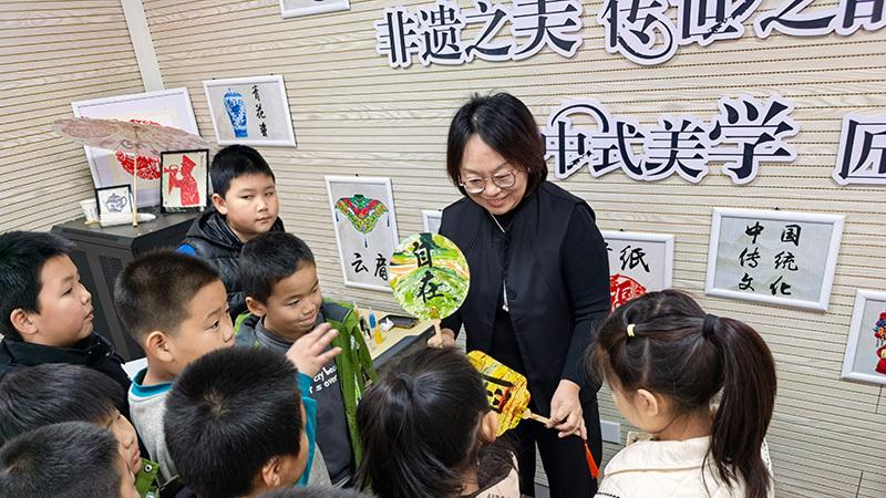 石家庄市华夏小学举办“寻味中国年·传承非遗魂”非遗集市活动
