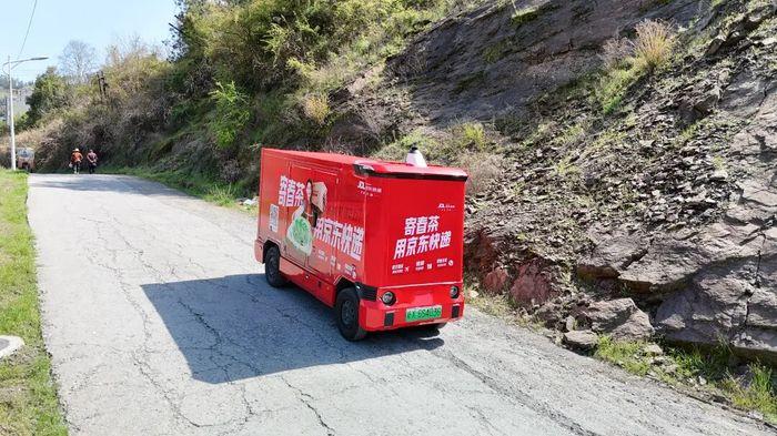 无人快递车上路后，你的件当天却拿不到了，谈科技背后的集体涨价