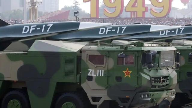 火箭军一口气拉出十枚东风-17，高超音速“白菜化”的降维打击