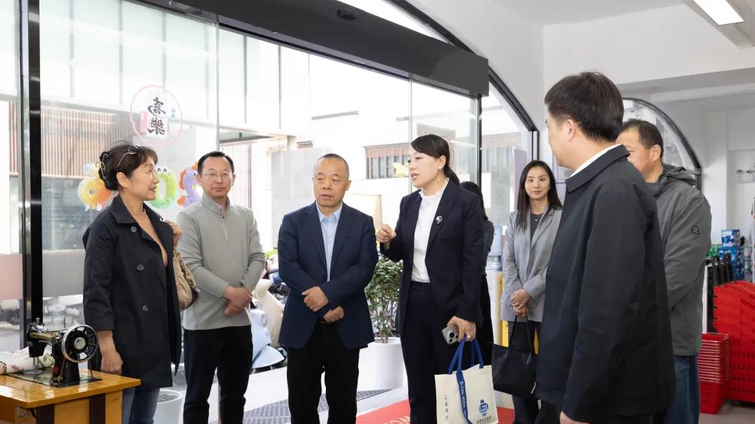 成都市民政局、工商联一行赴苏州调研考察。