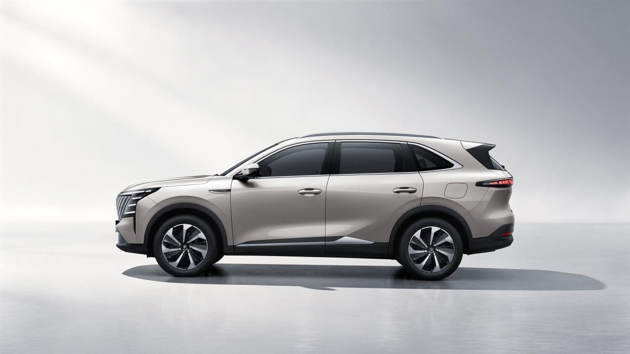 为“中国下一代混动”打样，第四代CS75PLUS蓝鲸超擎真香不止省油