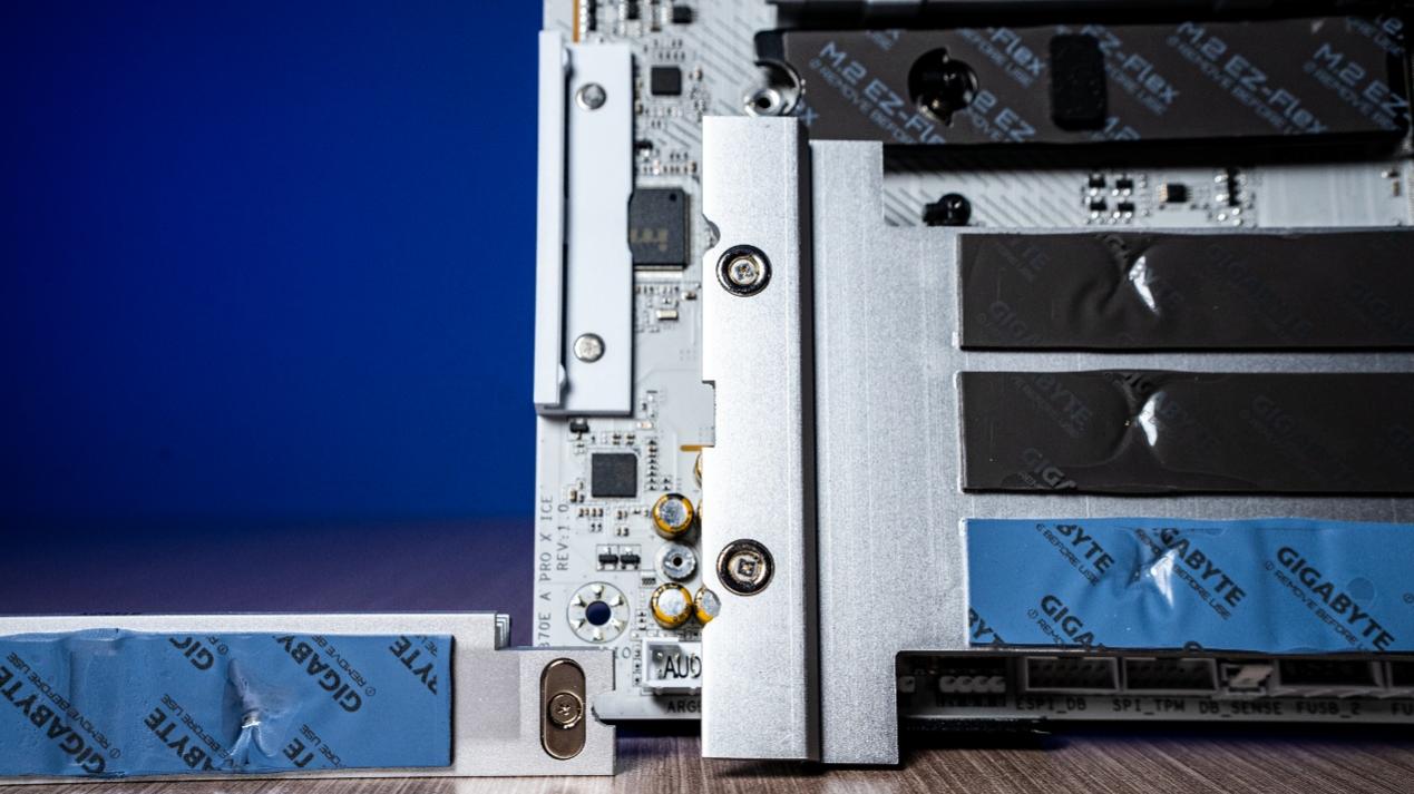 X3D优选搭档：技嘉X870E X3D电竞冰雕主板全面测试