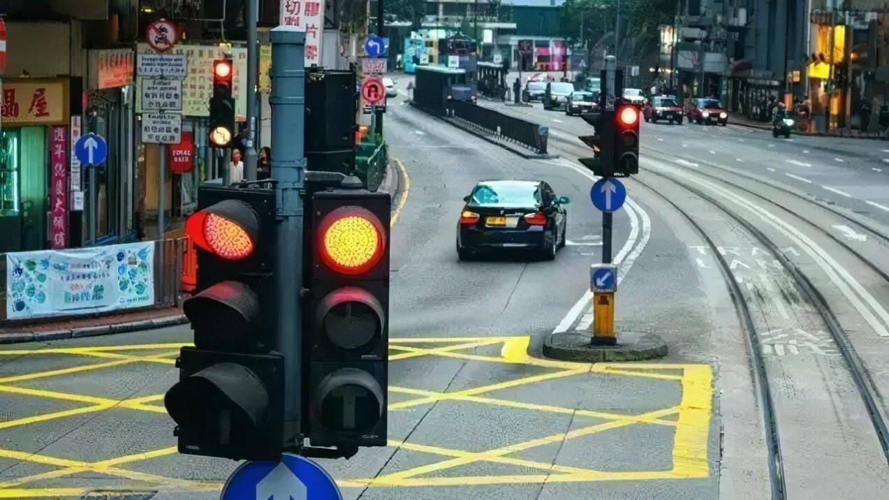 红路灯：STT装置