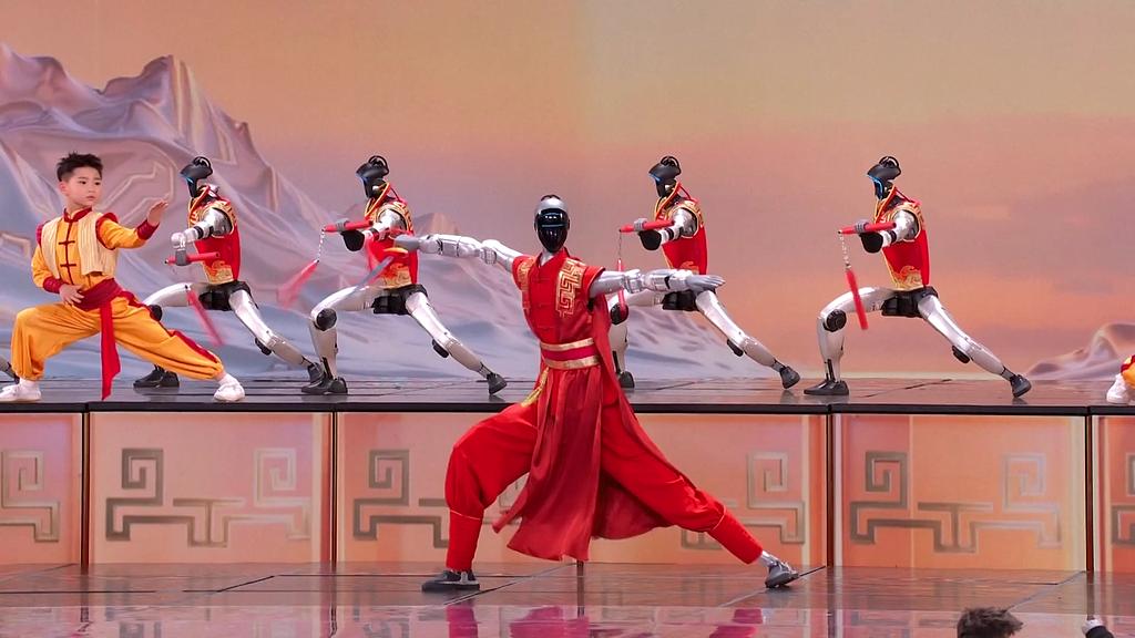 1亿上春晚后，王兴兴们继续过苦日子