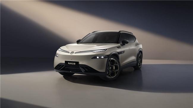 与众 08：以智能灯光科技，赋能郊野夜间自驾安全体验