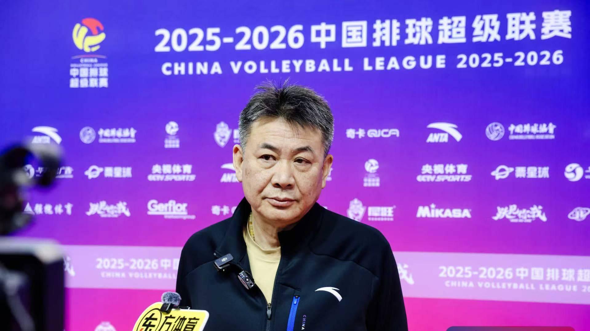 上海女排横扫天津赛后采访，天津主帅陈方+二传朱航霆喜洋洋滴~