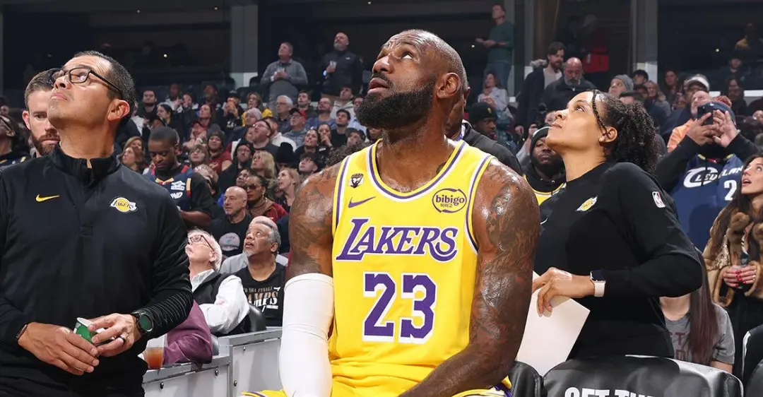 NBA最新动态！不尊重老詹，骑士新秀被网暴！杨瀚森当选队长