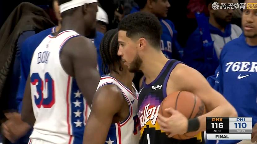 反超湖人，西部第六！布克27+3+4，格林12+2+3，赛后布克一把抱住马克西