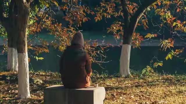 晚年稳不稳？就看你会不会关起门，过自己的小日子