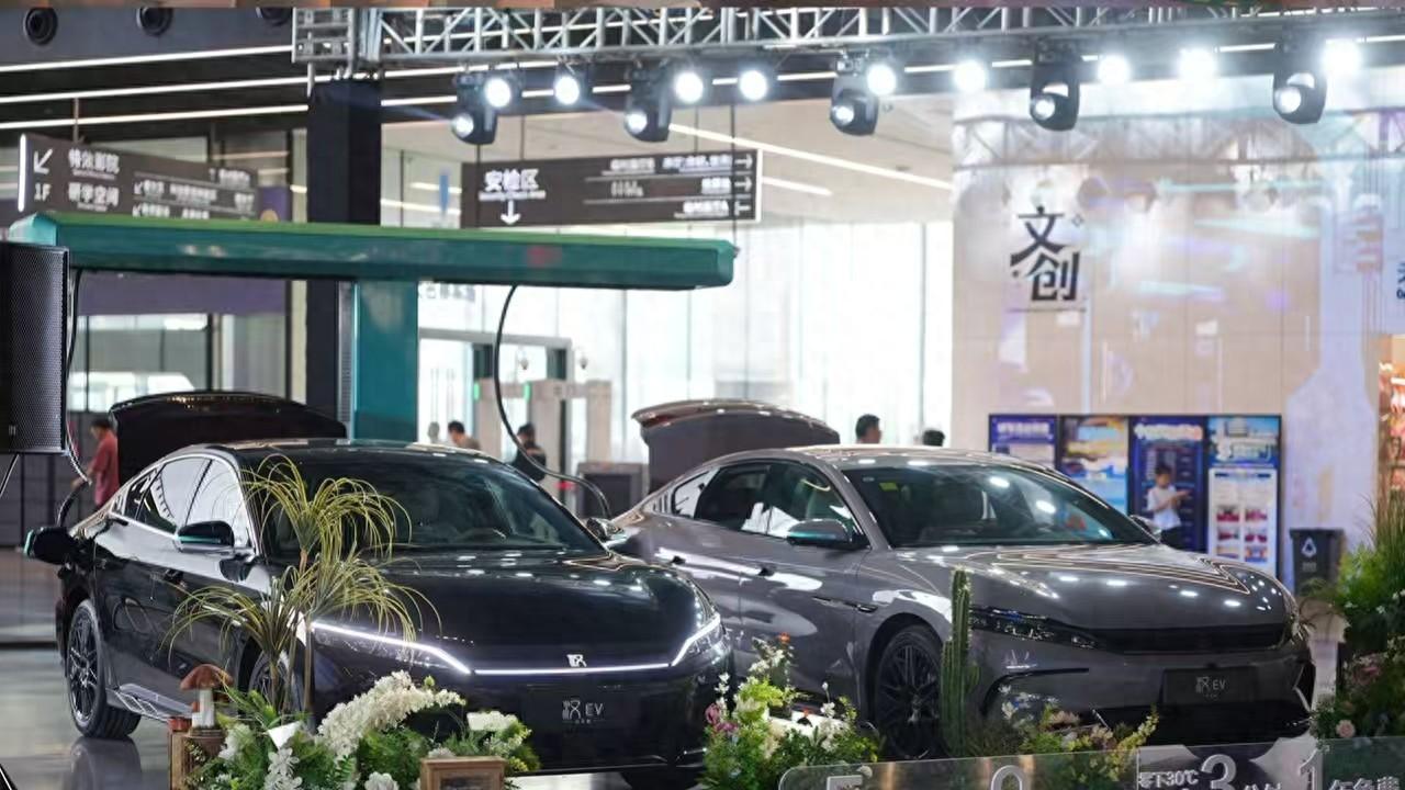 705公里续航，5分钟充好！汉EV闪充版深圳上市，售价17.98万元起