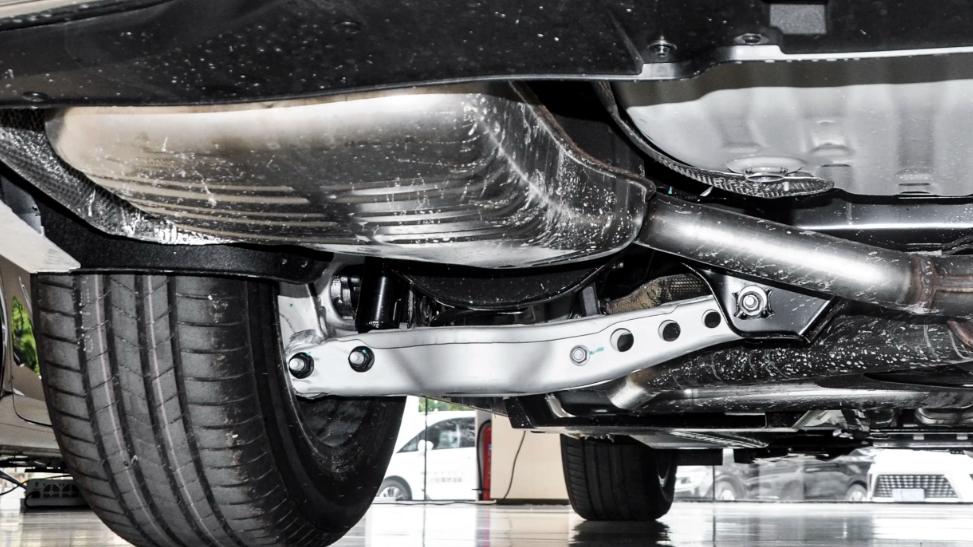 选择低配就够用了，2026款别克君越实力均衡，标配2.0T发动机