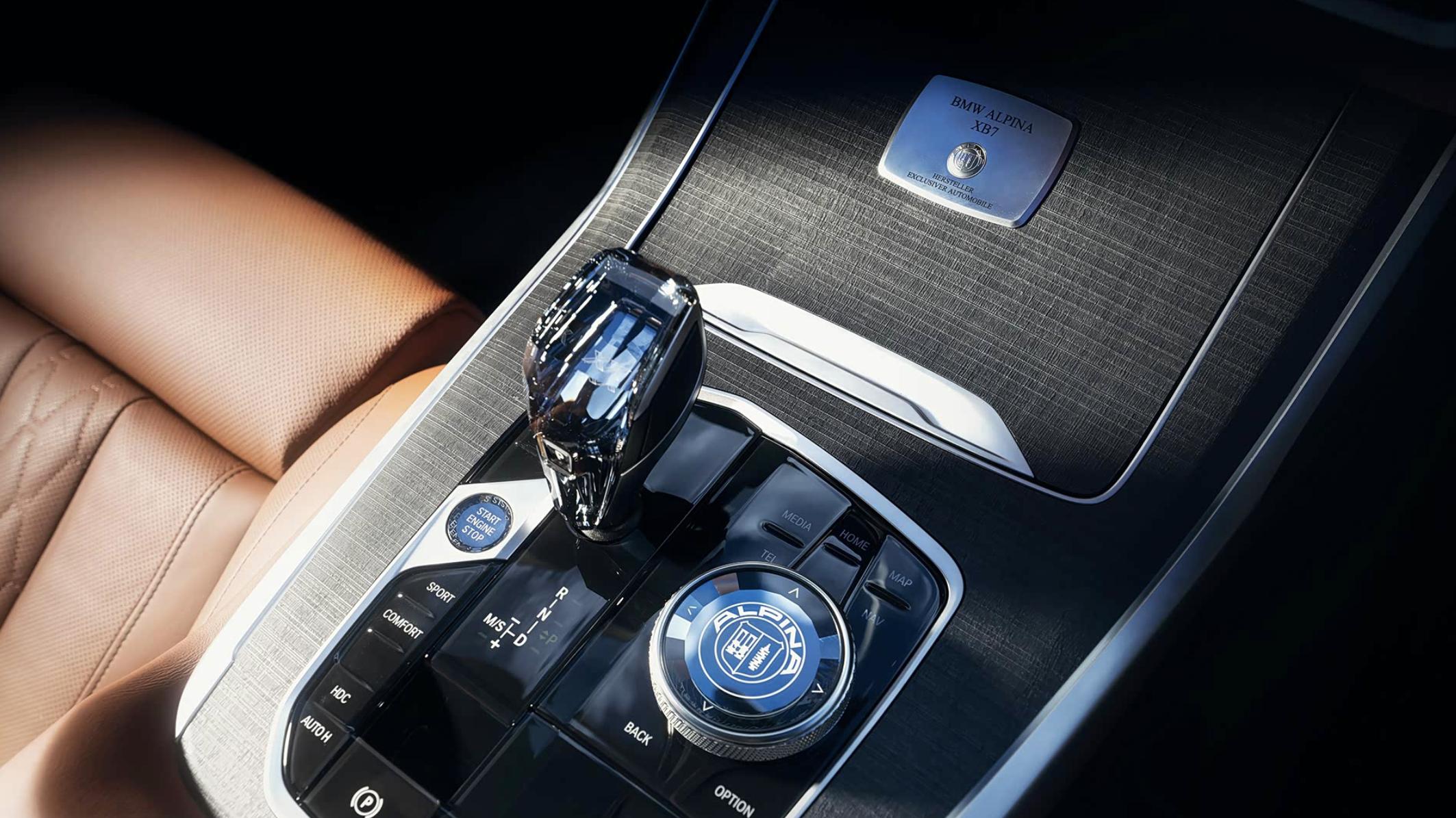 又一德系王牌SUV，搭载4.4升V8发动机，加速3.9秒，限量120台