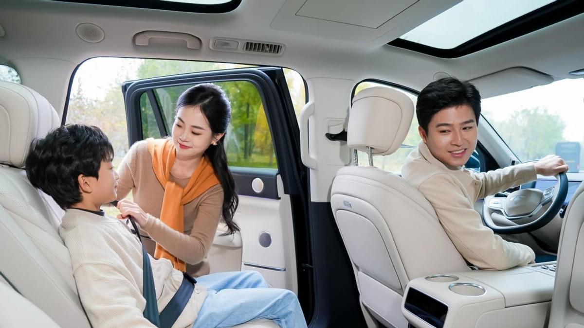 超安全、大空间、豪华、智能！风云T11成六口之家出行神器