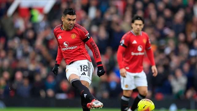 曼联第95分钟绝平铁锤帮！卡里克不想赢，姆伯莫疯狂回追真红魔！