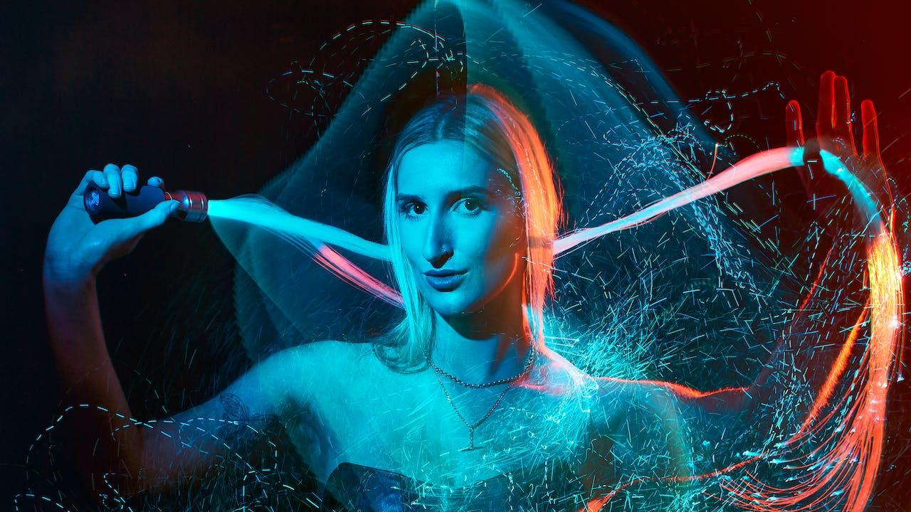 镀金牢笼里的提线木偶：一场关于精英人设的集体祛魅