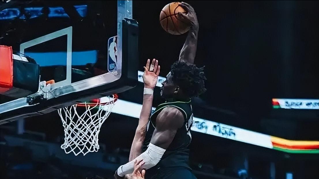 炸裂！杨瀚森遭库明加隔扣！5分钟1+1惨淡收场，斯帅表情耐人寻味