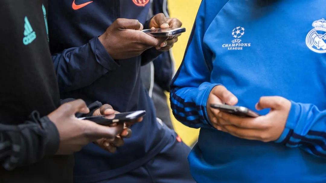 荷兰人对未成年人社交媒体禁令支持度上升，Z世代成支持增长主力