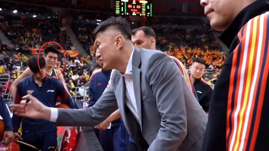 看了王洪泽不敢投篮被杜锋骂哭的惨状，才发现，杜润旺到底强在哪