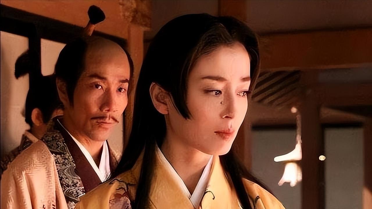 日本天皇为啥老是智障、残疾：千年近亲通婚，亲妈都能当皇后