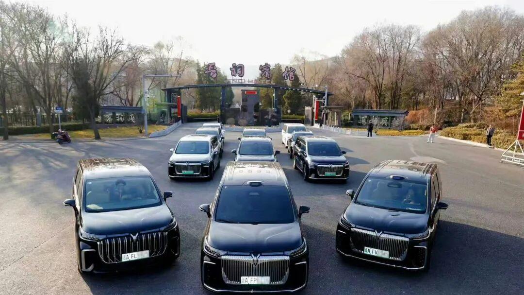 首日股价不改长期价值：岚图调整产品结构，发布X8猛攻高端