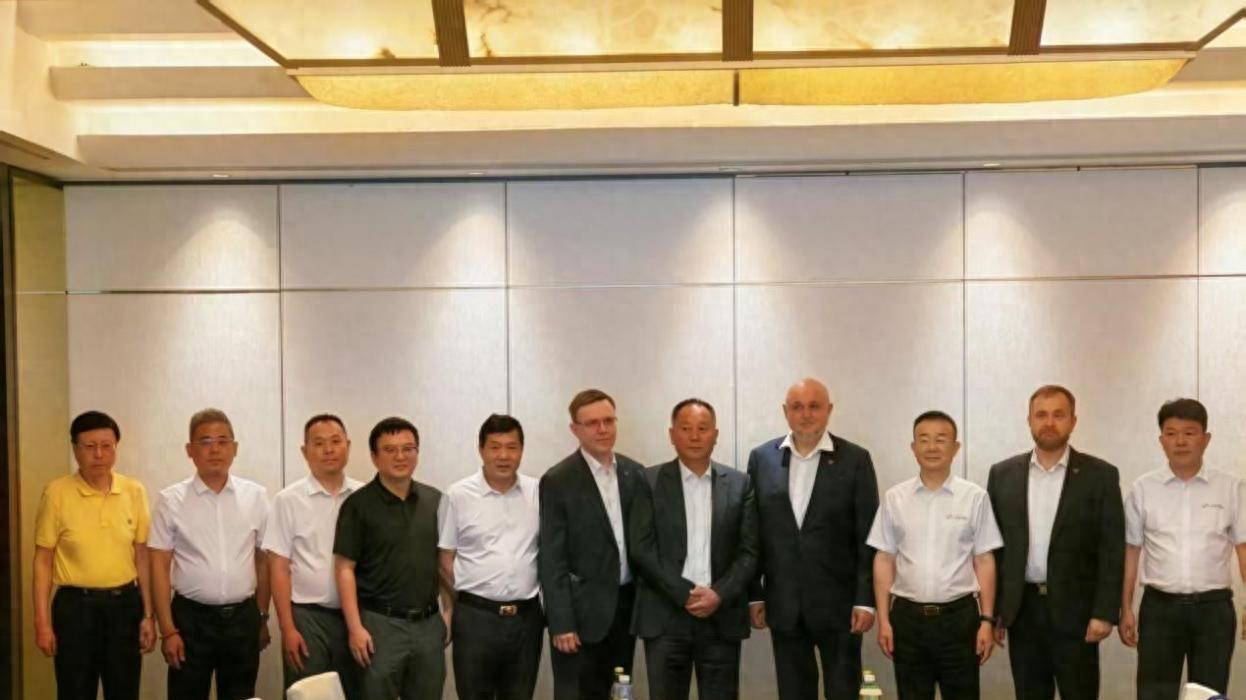 中俄能源装备产业合作专题会谈在京举行