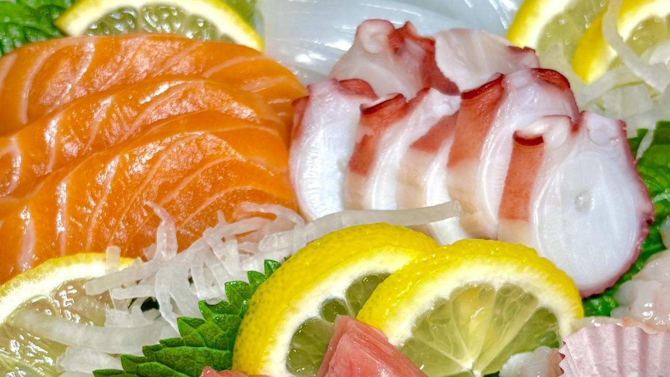 刺身拼盘：把大海装进盘子里的家庭仪式感