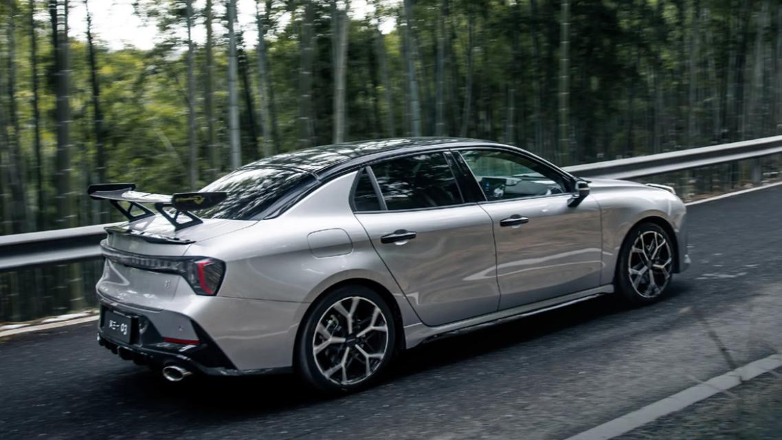 光有大尾翼有什么用？领克03自带改装属性，遗憾操控并未优化