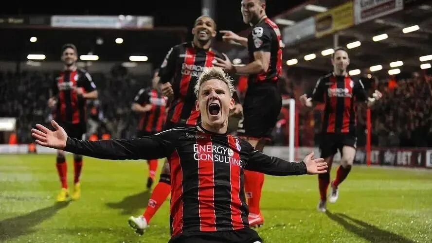 英超：伯恩利vs伯恩茅斯，降级边缘的挣扎vs不败势头的坚守