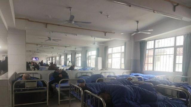 湖北襄阳，精神病医院，何以跟当地牛肉面馆一样，开得到处都是？