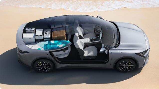 极狐新阿尔法S5续航无忧，夏季自驾游防晒降温两不误！