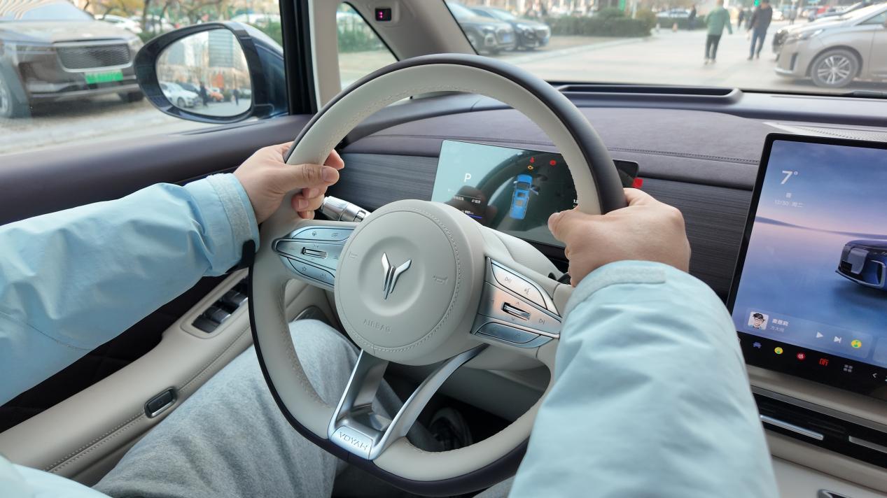 5米3的车长，装下一家六口：聊聊我这台岚图梦想家一个月的真实感受！