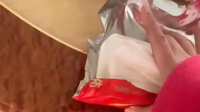 “不就一包湿巾吗？”——对，就这一包，让我看透了亲情有多虚伪