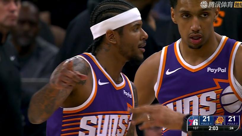 憾负！布克21+2+9，格林8+3+3，赛后布克走过去，抱住恩比德