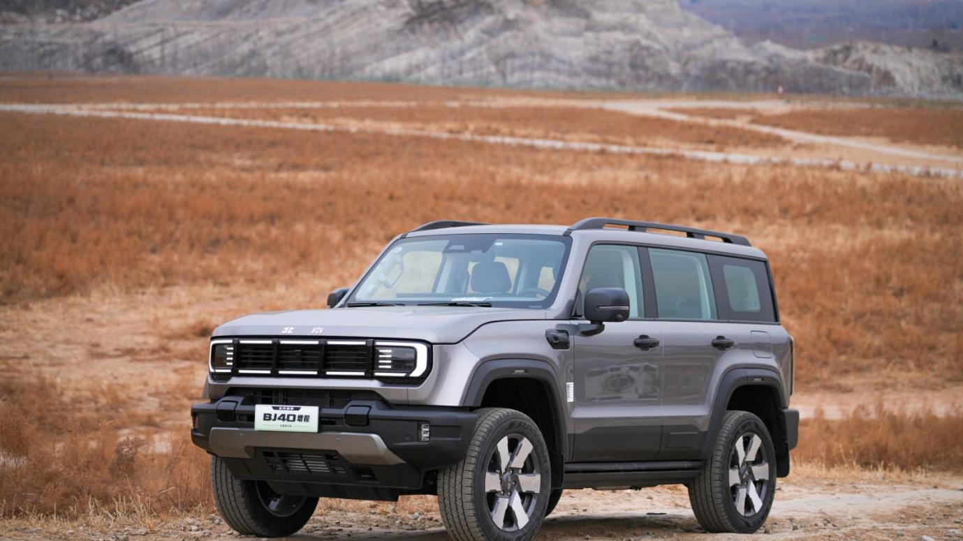 告别越野趴窝焦虑，就选 BJ40 增程元境智行版
