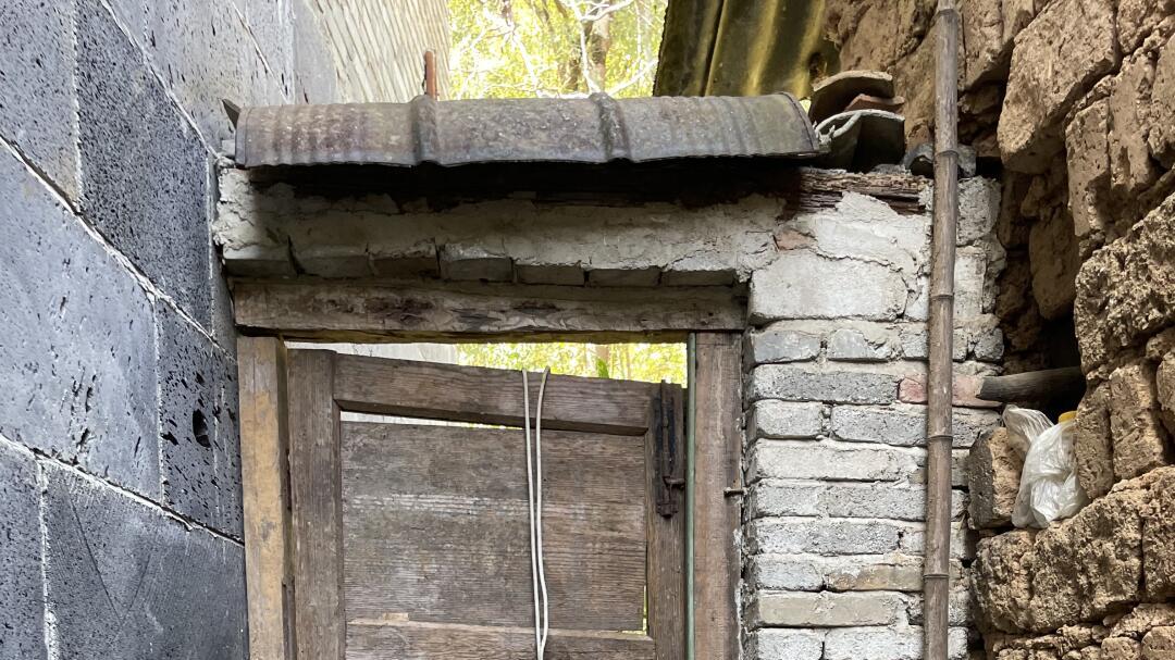 石材装饰外墙小院，加工成荔枝面效果怎么样