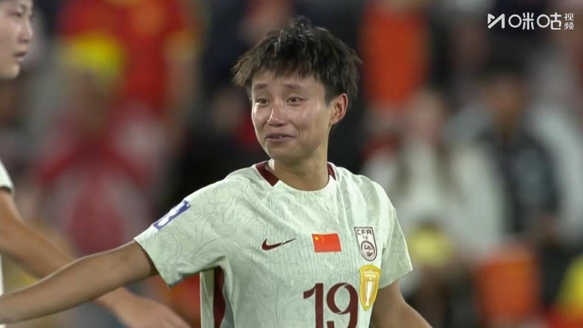 喜讯！中国女足三战三胜勇夺小组第1，赛后：张琳艳喜极而泣