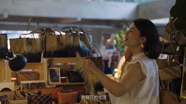 没人教她怎么当好女孩，她就用一辈子，把不安分的女性写进小说里