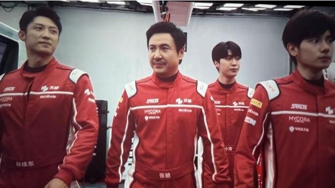 5亿票房炸场！《飞驰人生3》大年初一断层领跑，韩寒沈腾再造春节档神话