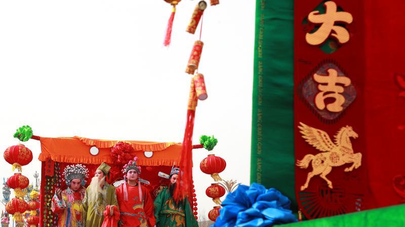 华阴：非遗社火闹新春 锣鼓欢腾迎省运