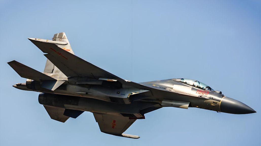 西方专家惊呼危险，歼-16在演习中碾压F-16V战术细节被曝光