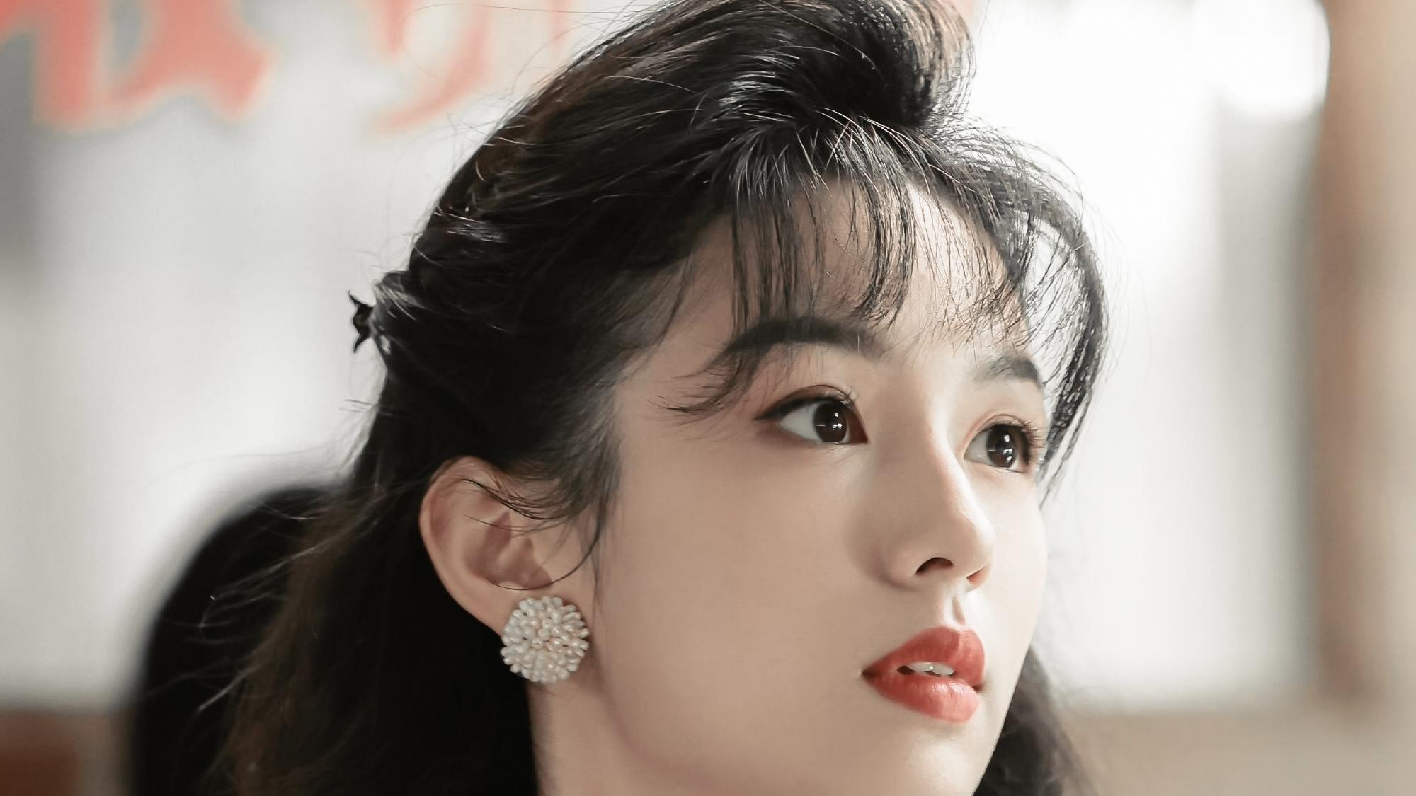 周也“毛利兰同款发型”引爆热议：复古浪潮下的次元壁大碰撞