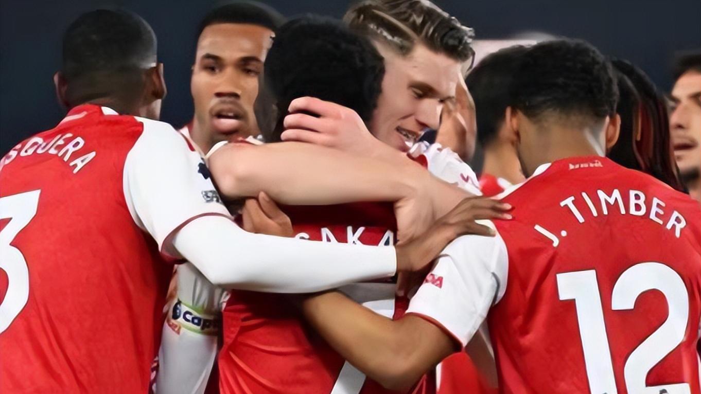 随着枪手1-0，曼城2-2，曼联1-2，英超最新排名出炉！3-6名差3分