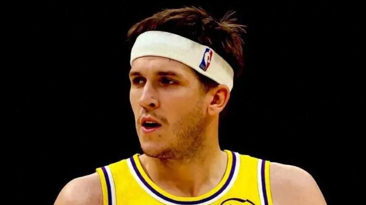 5年2.4亿！里弗斯续约合同曝光！湖人一举两得，詹姆斯退居二线？