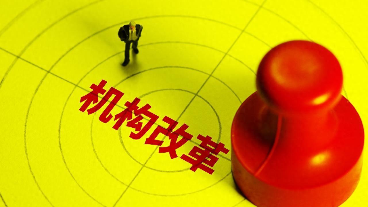 公路管理局改成公路事业发展中心后，公路养护人员的待遇如何？